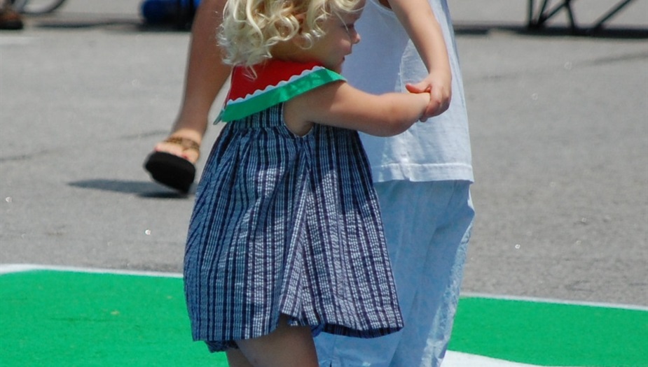 Blueberry Festival_Kids Dancing.jpg